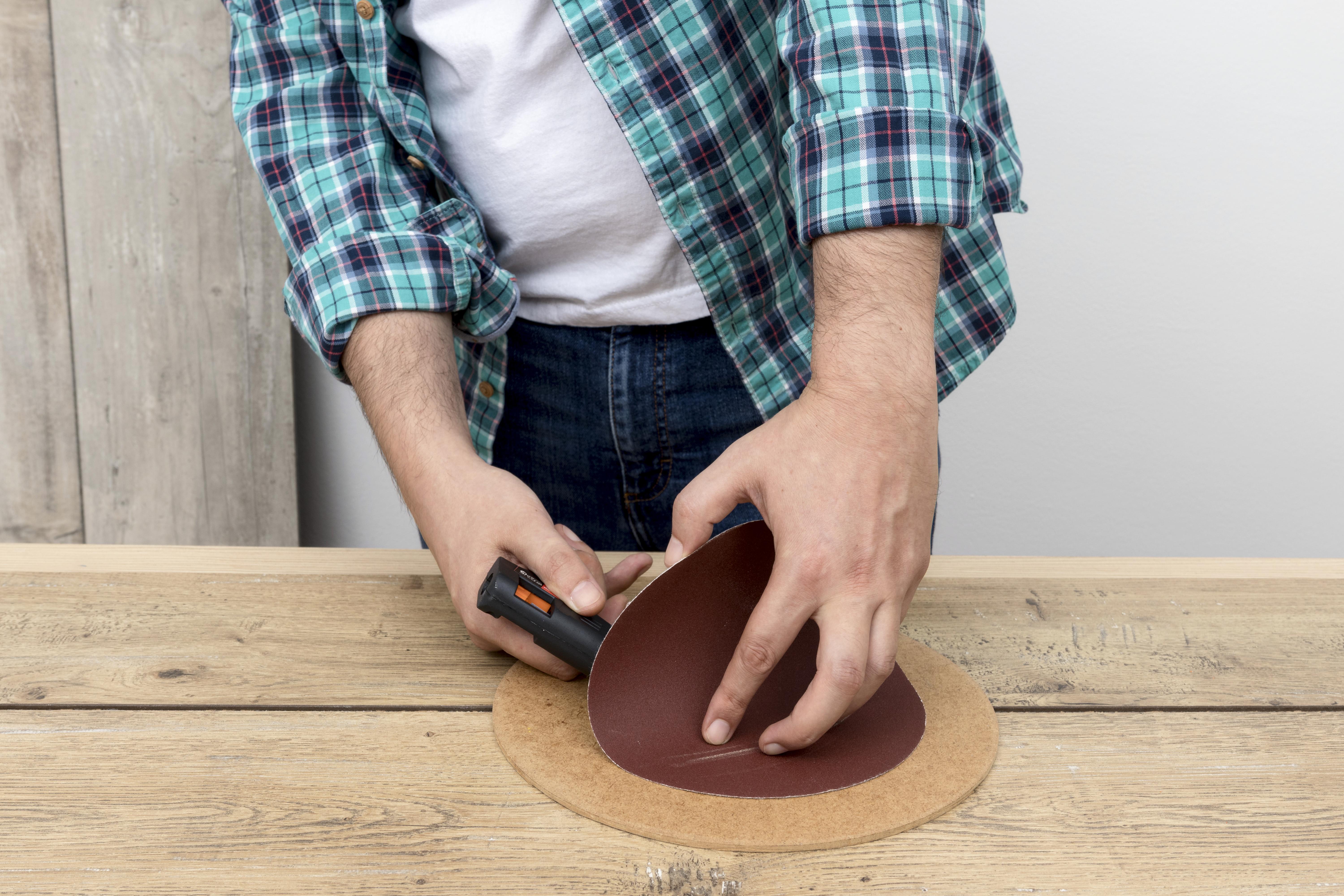 Lifting greasy fingerprints from leather sleeves
